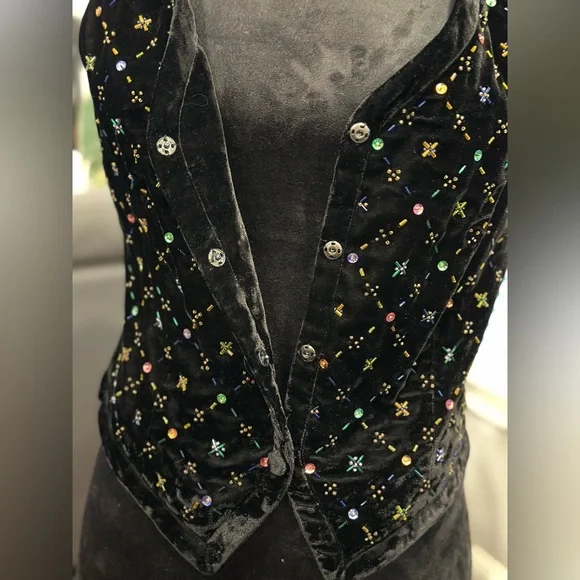 Vintage Banana Republic Velvet Beaded
Vest 90s Flair Size 10 - Picture 10 of 16